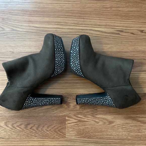 Gianni Bini brown suede heels - Picture 4 of 8